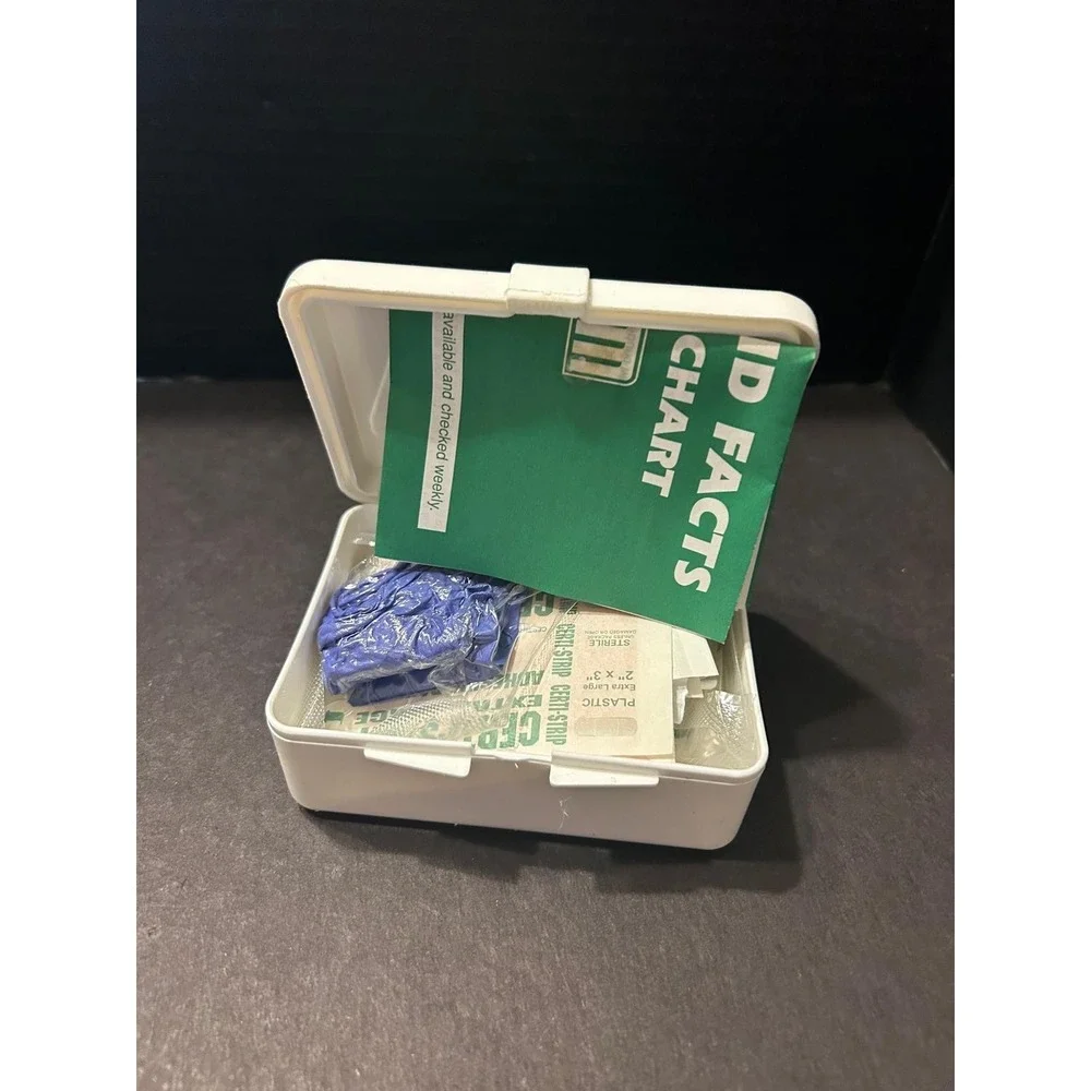 Vintage CSM (Certified Safety Mfg) Small Plastic First Aid Kit W/ Original...